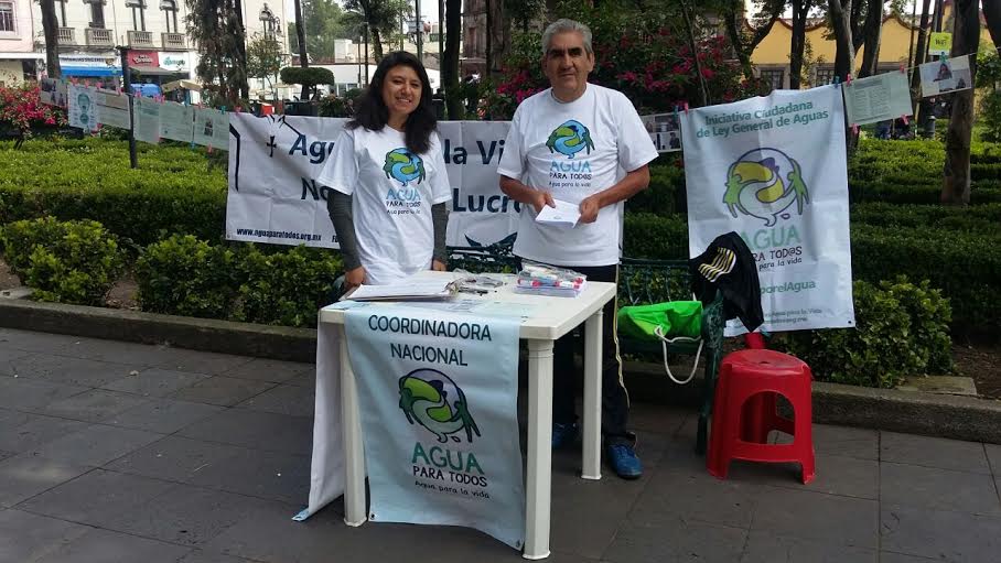 Campaña firmas Plaza Coyoacan