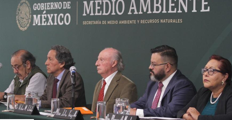 Semarnat analiza suspender a Grupo México por 20 años de daños ambientales Víctor Toledo, titular de la dependencia, aseguró que se tiene la capacidad legal de suspender a la empresa minera, aunque «nos estam