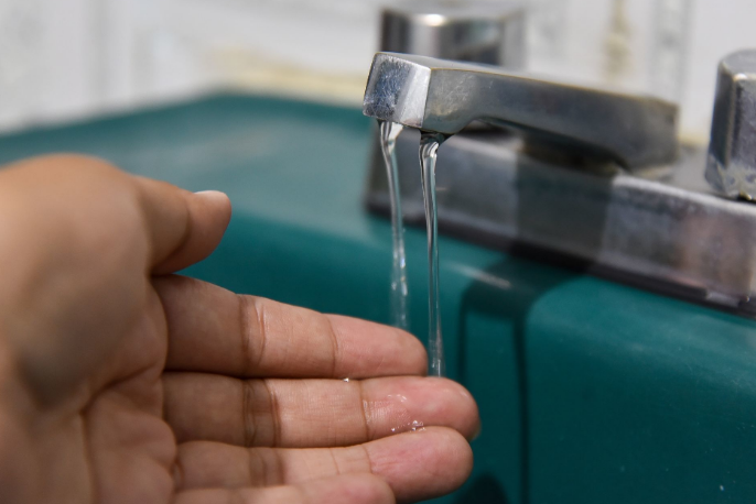 México: ¿Cuidar el agua en casa o perderla en el casino?